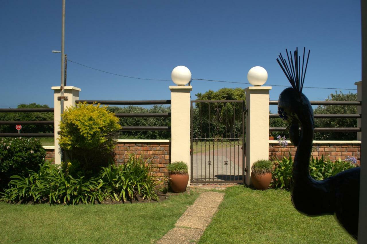 Crowned Crane Hotell Gonubie Exteriör bild